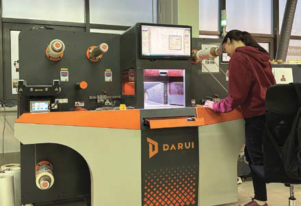 Лазерная высечка этикеток Darui D-J3